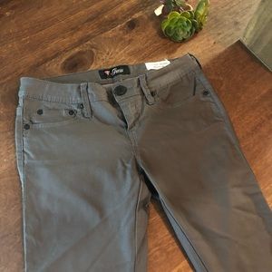 CLOSET CLOSEOUT! Guess jeggings